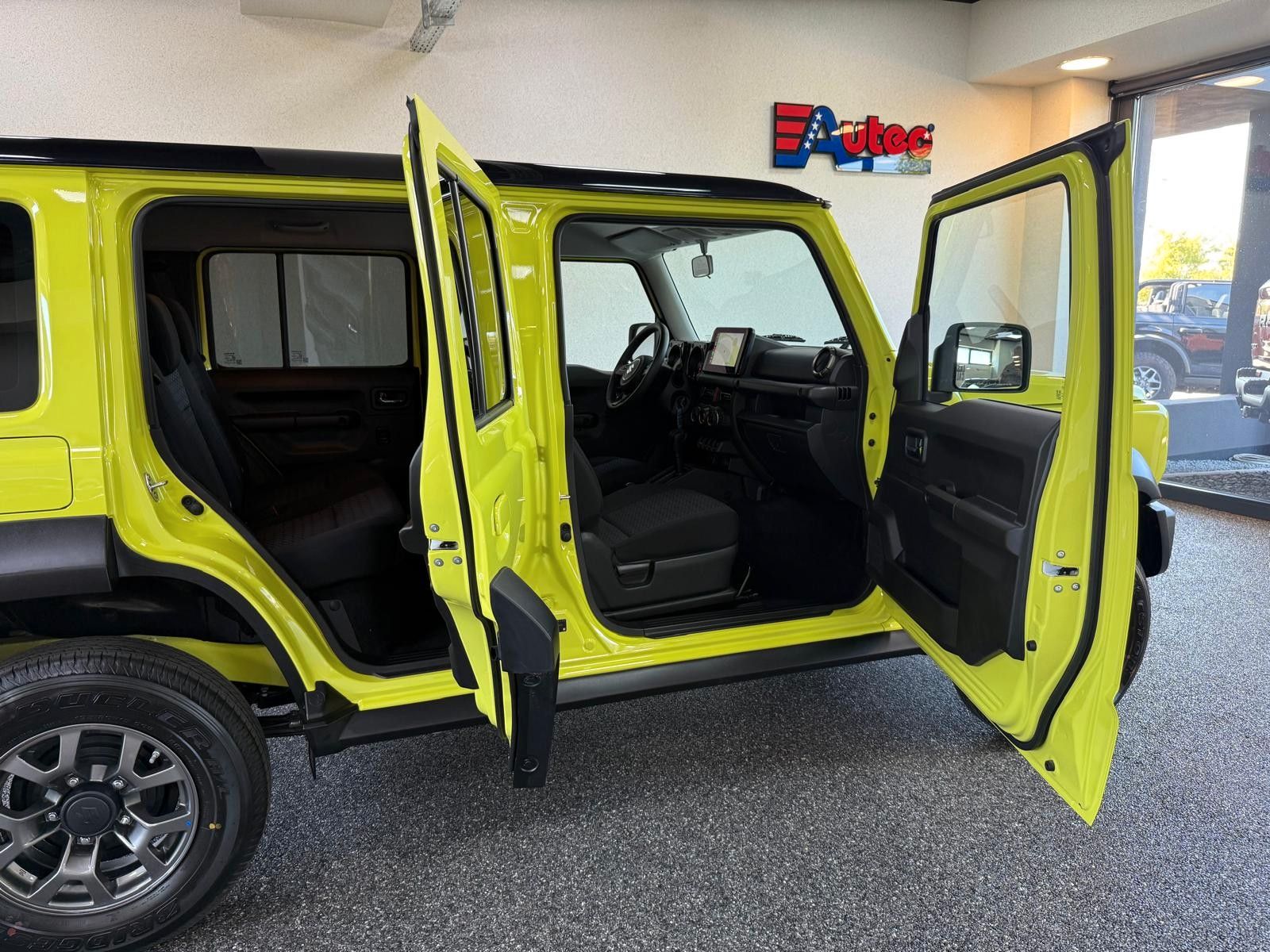 Fahrzeugabbildung Suzuki Jimmy GLX 4-TÜRER AUTOMATIK