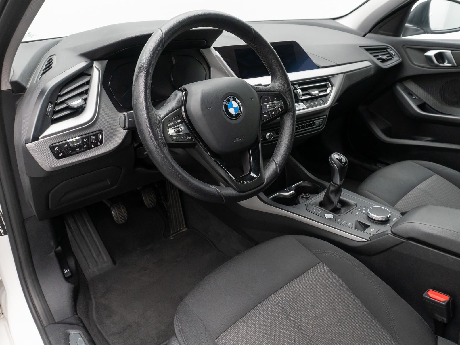 Fahrzeugabbildung BMW 116d Kamera DAB Sitzhzg LED Geschwindigkeitsreg