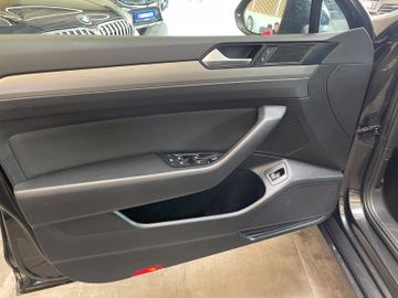 Volkswagen Passat Variant *LED*AHK*ACC*3ZONEN*1HAND*