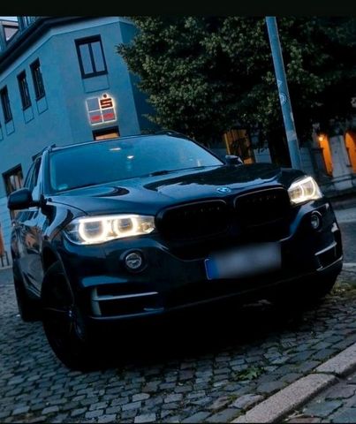 BMW BMW X5 30d mit Vollausstattung. in Top Zus...