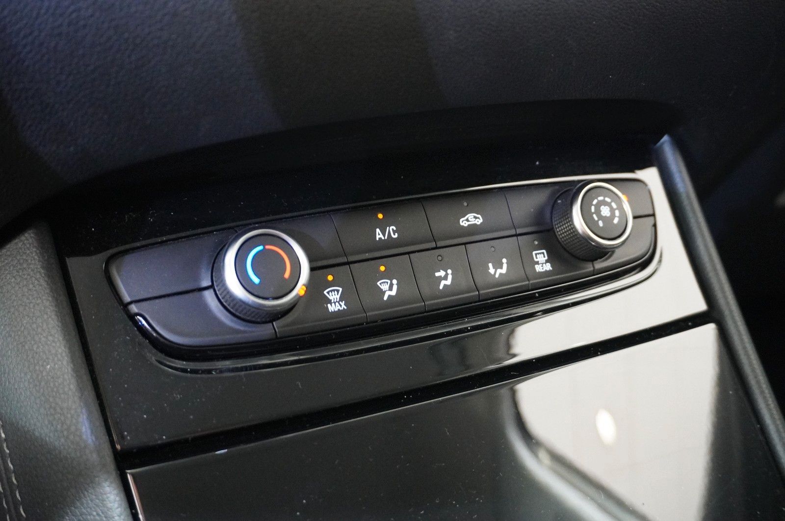 Fahrzeugabbildung Opel Grandland (X) 1.5D BUSINESS NAVI/LED/PDC/DAB/AHK