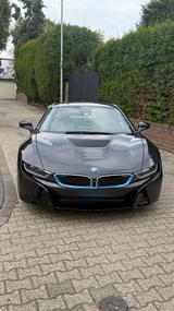 BMW i8 Coupé  Hybrid Sportwagen mit Sternenhimmel