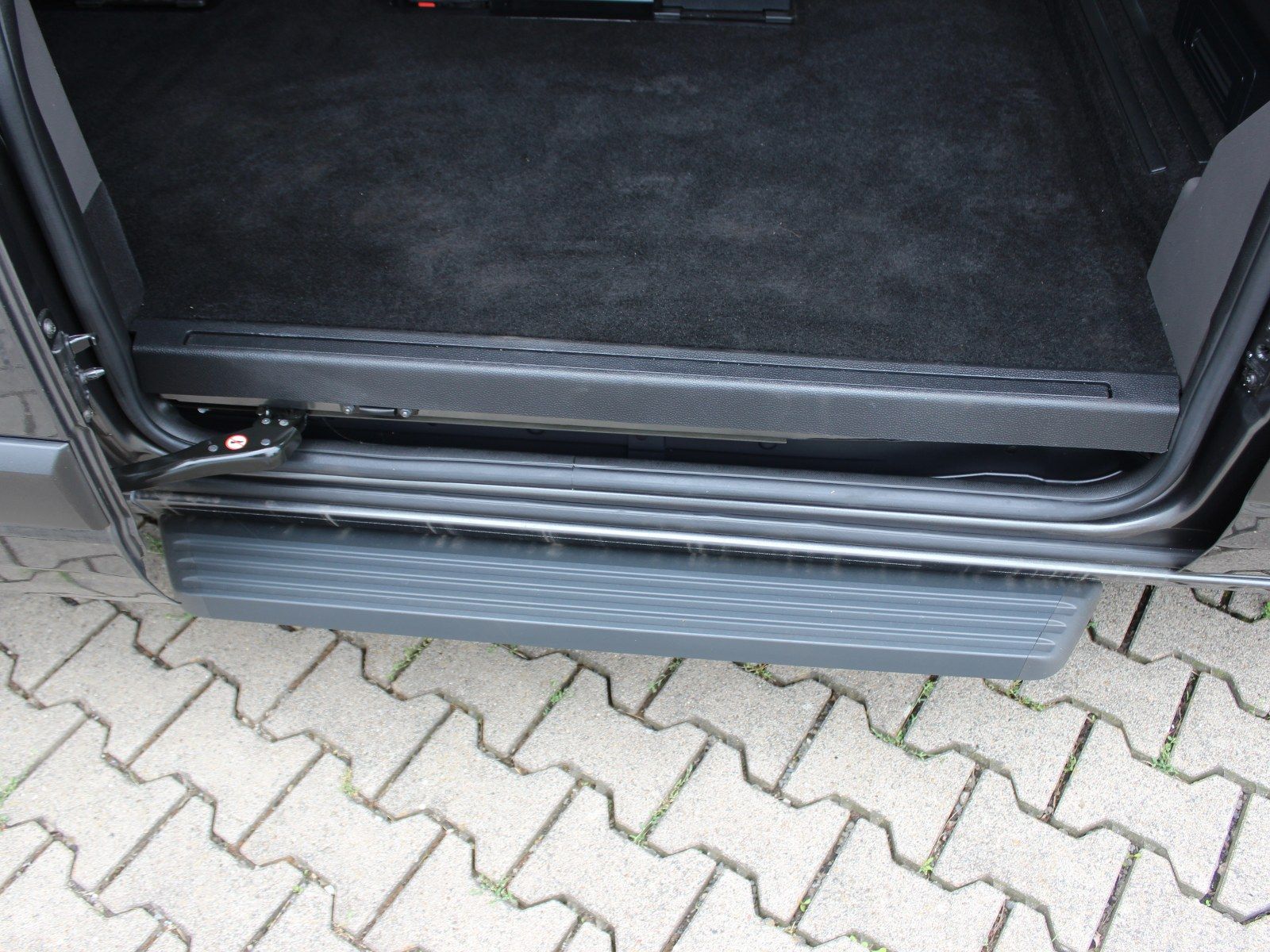 Fahrzeugabbildung Ford Tourneo Custom 320 L2 Tourneo Trend FWD