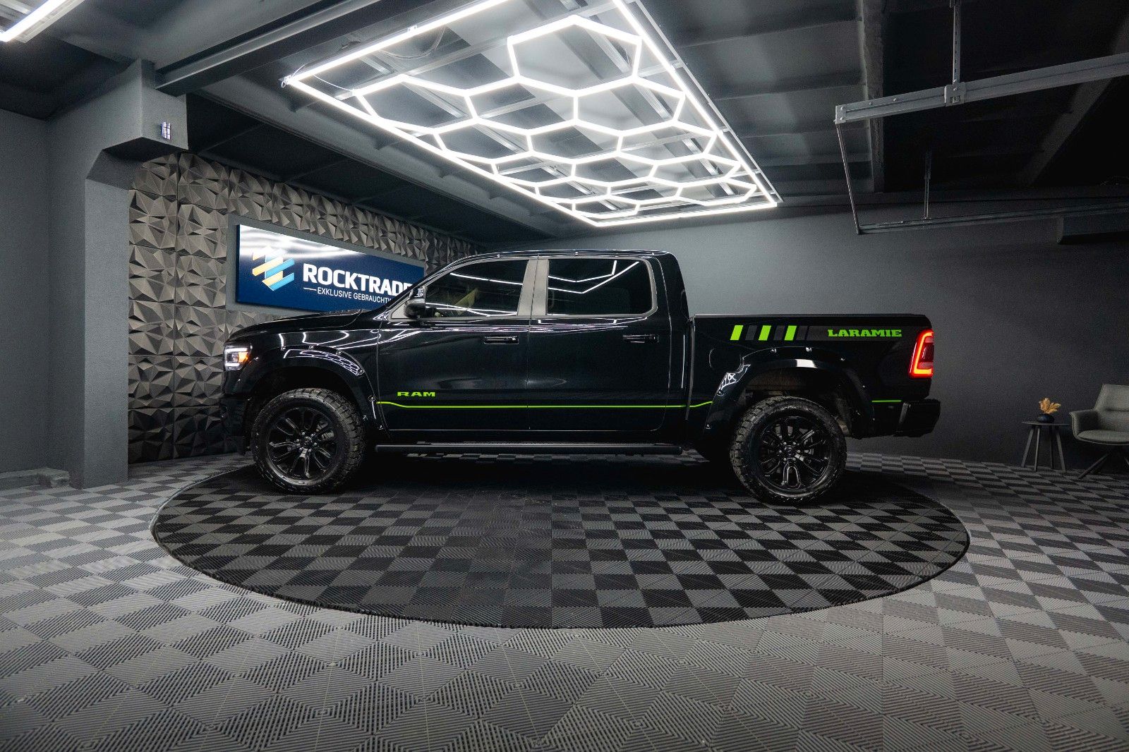 Fahrzeugabbildung Dodge RAM 5.7 V8 HEMI 4x4 LARAMIE Offroad Night LED