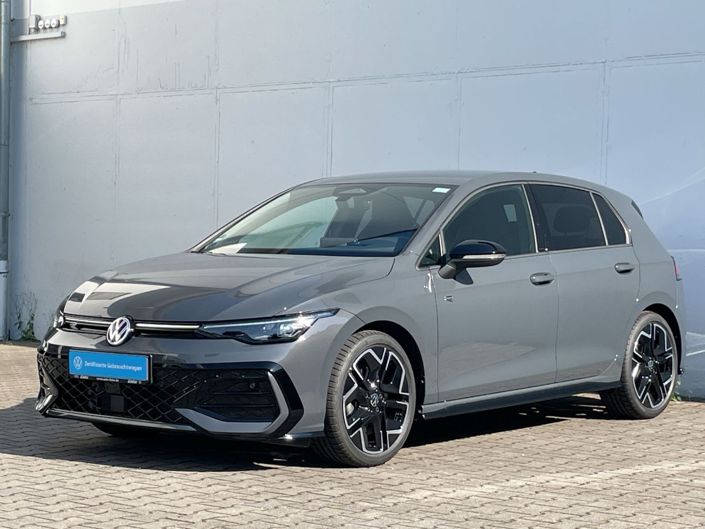 Golf VIII 1.5 eTSI DSG R-Line Kamera/Matrix/AHK/
