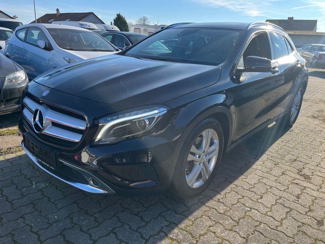 Mercedes-Benz GLA 250 4MATIC Schiebedach Teilleder Kamera