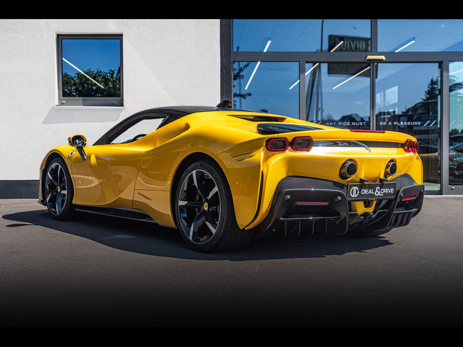 Ferrari SF90 Stradale STRADALE°CARBON BLUE°GIALLO 3 COAT imagem 3
