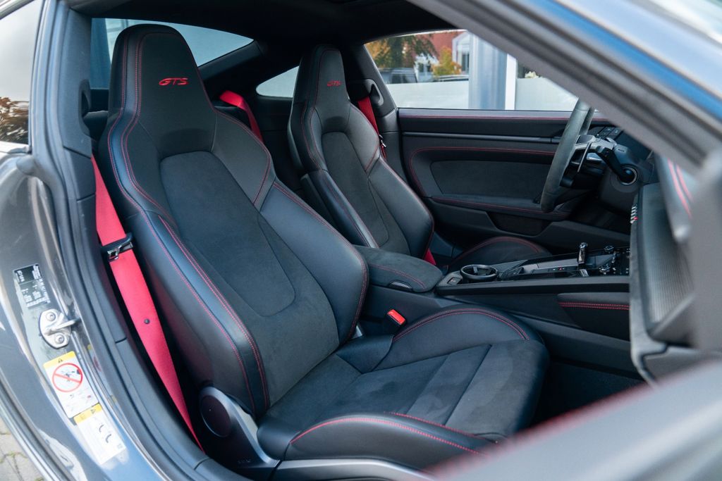 Porsche 992 Carrera 4 GTS/ MATRIX/ 18-WEGE/ LIFT/ BOSE Porsche 992 Carrera 4 GTS/ MATRIX/ 18-WEGE/ LIFT/ BOSE