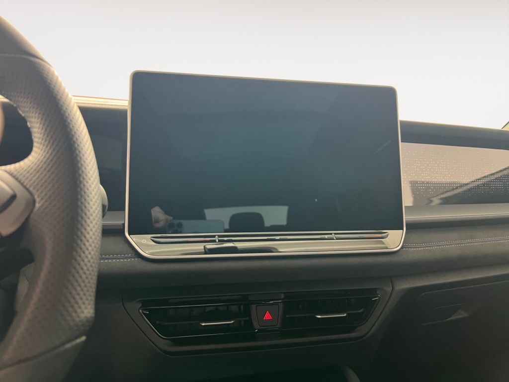 Fahrzeugabbildung Volkswagen Tayron 1.5 eHybrid DSG R-Line AHZV Black Style