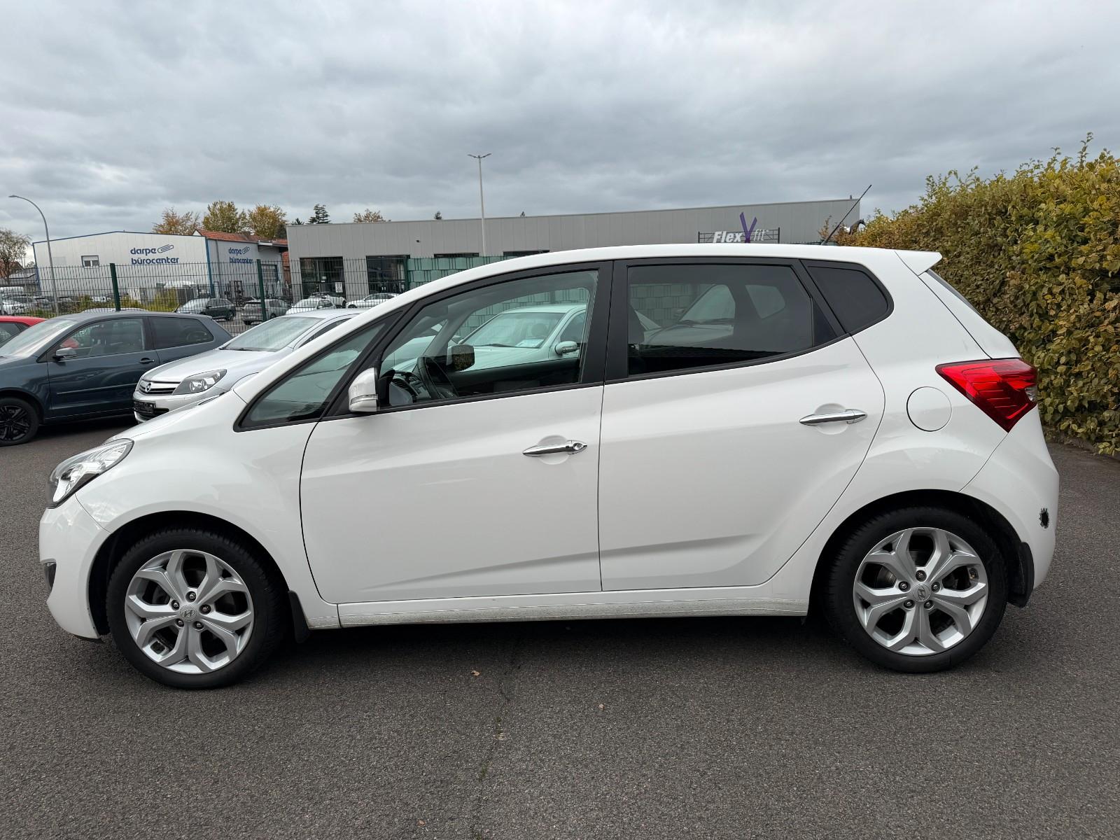 Hyundai ix20 2011 — photo 8