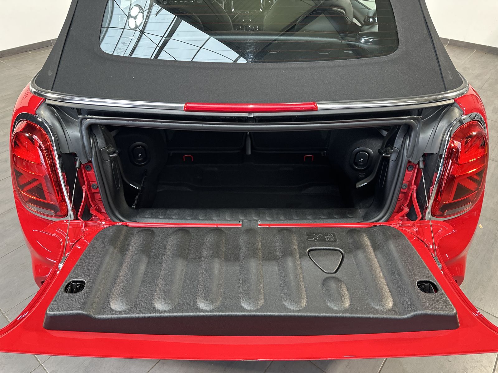 Fahrzeugabbildung MINI Cooper S Cabrio JCW NAV+LED+HARMAN-KARDON+17ZOLL