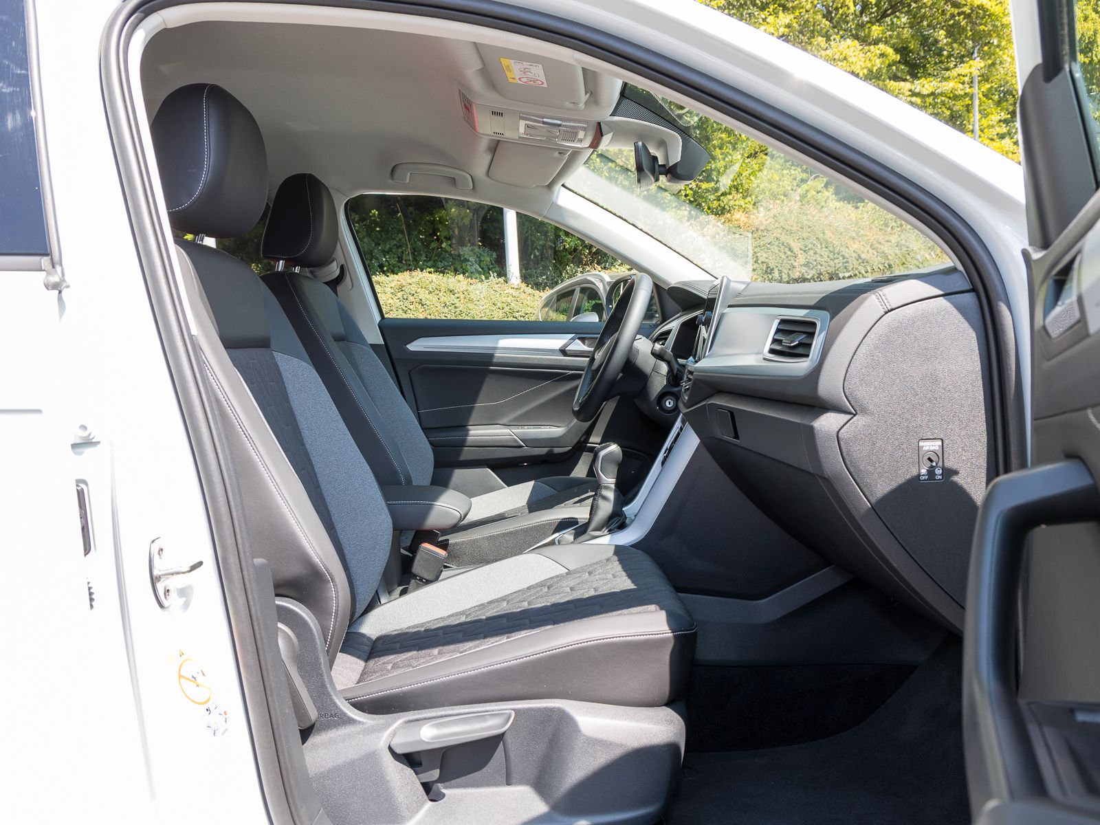 Volkswagen T-Roc 1.0 TSI GOAL NAVI LED GJ-REIFEN ACC PARK-A imagem 3