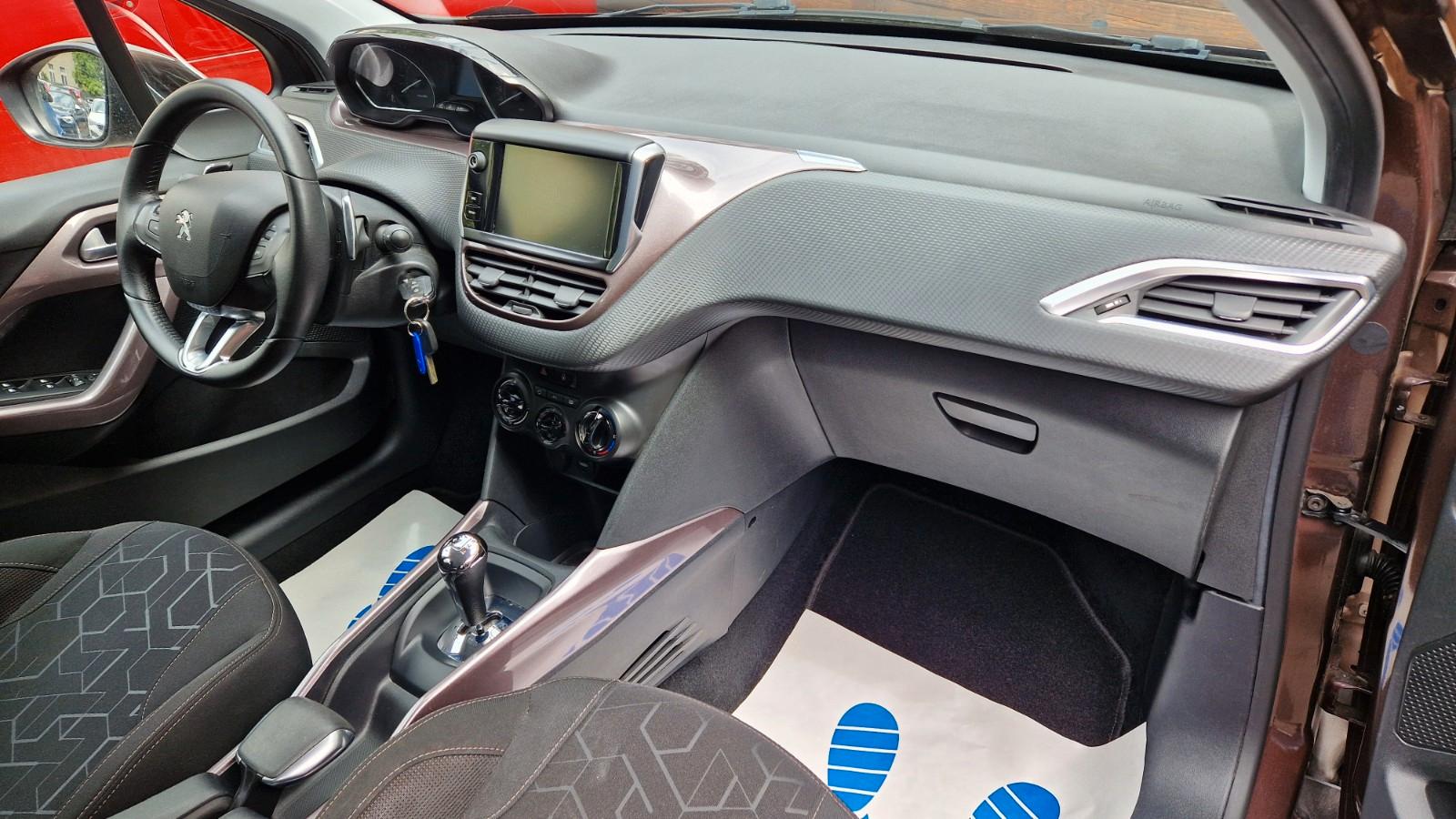 Peugeot 2008 Automatik, Start-Stop, PDC, SHZ, Tempomat