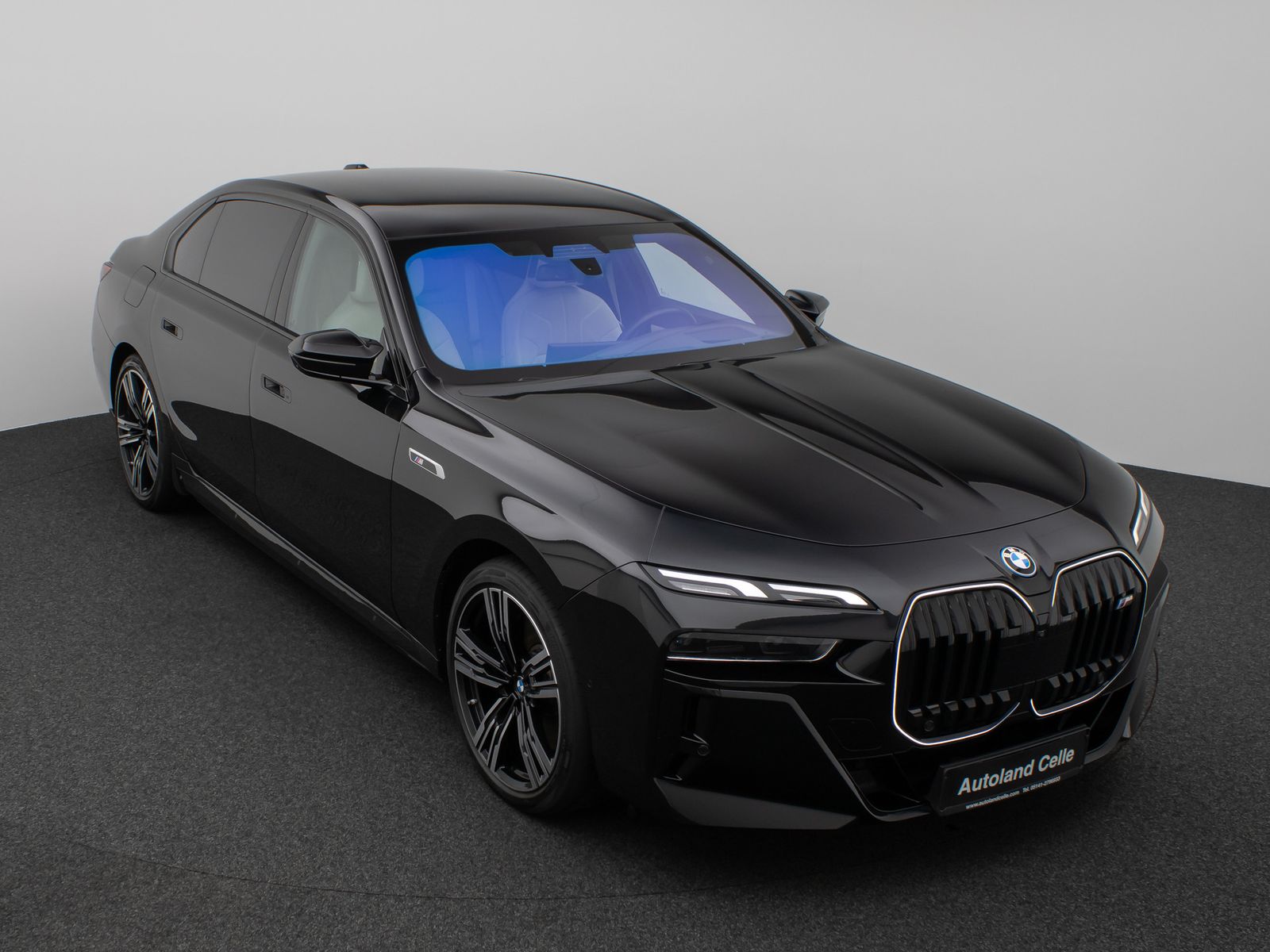 Fahrzeugabbildung BMW M760e Sky Lounge B&W Fond Ent M-Performance Voll