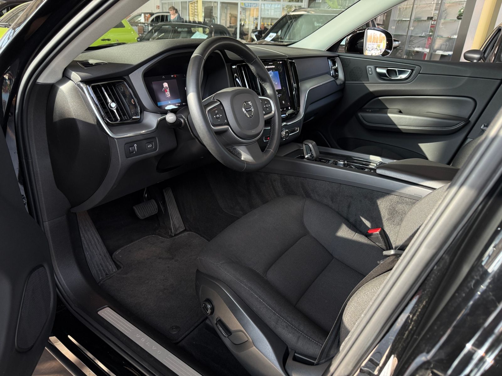 Fahrzeugabbildung Volvo XC60 Momentum Pro AHK LED RFK