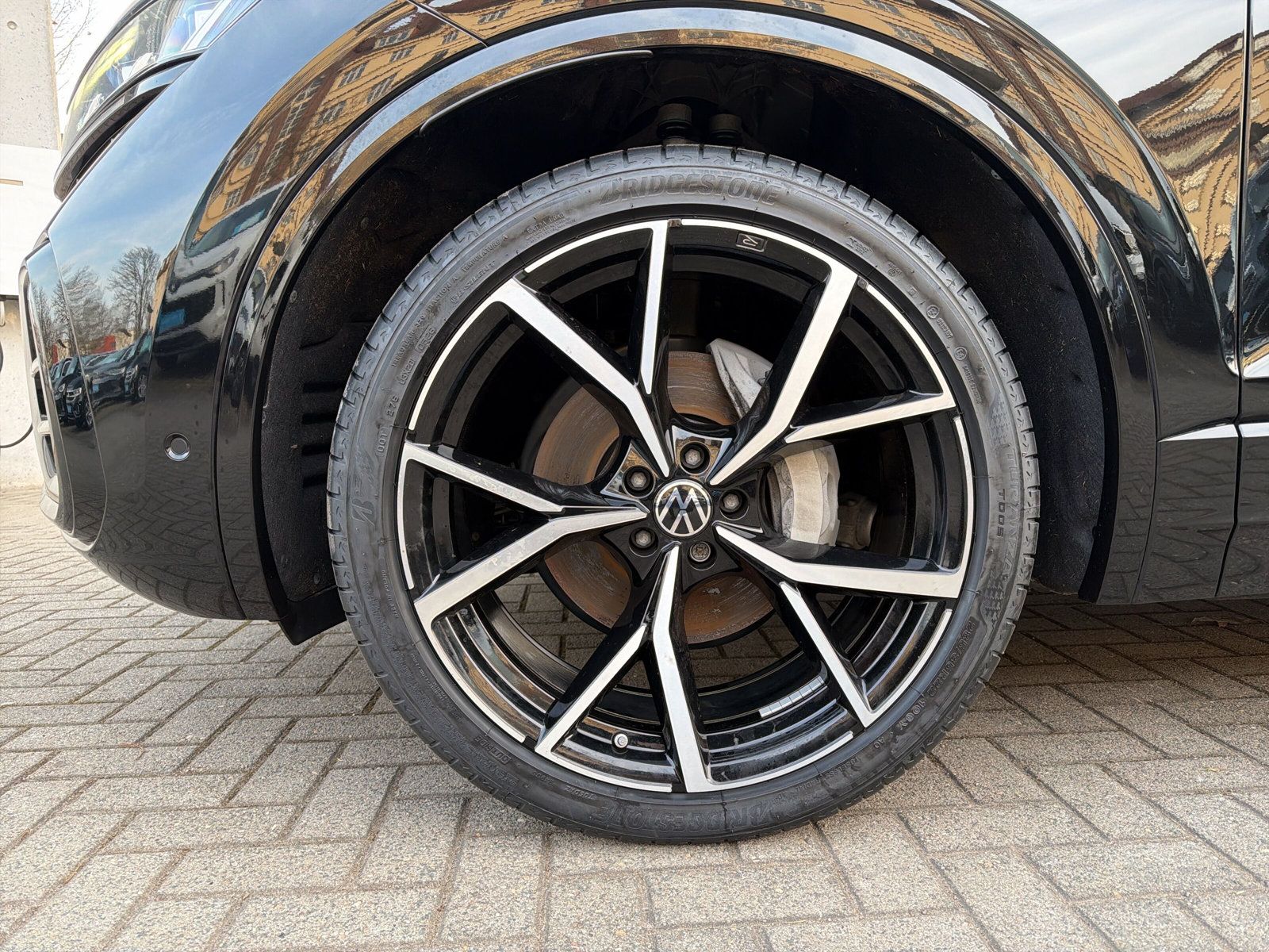 Fahrzeugabbildung Volkswagen Touareg 3.0 TDI 4M R-Line PANO STANDHZG AHK 22"