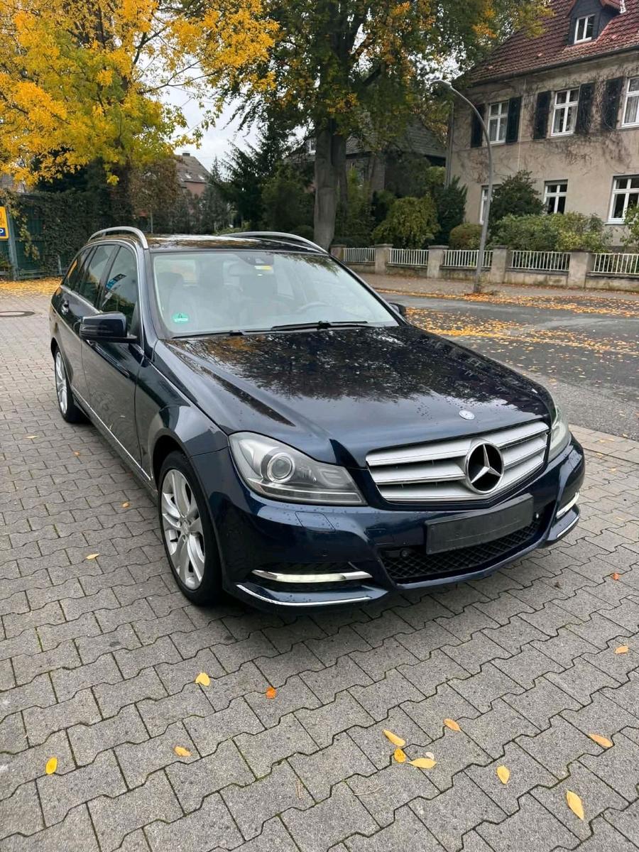 Mercedes-Benz  2013 — вигляд ззаду