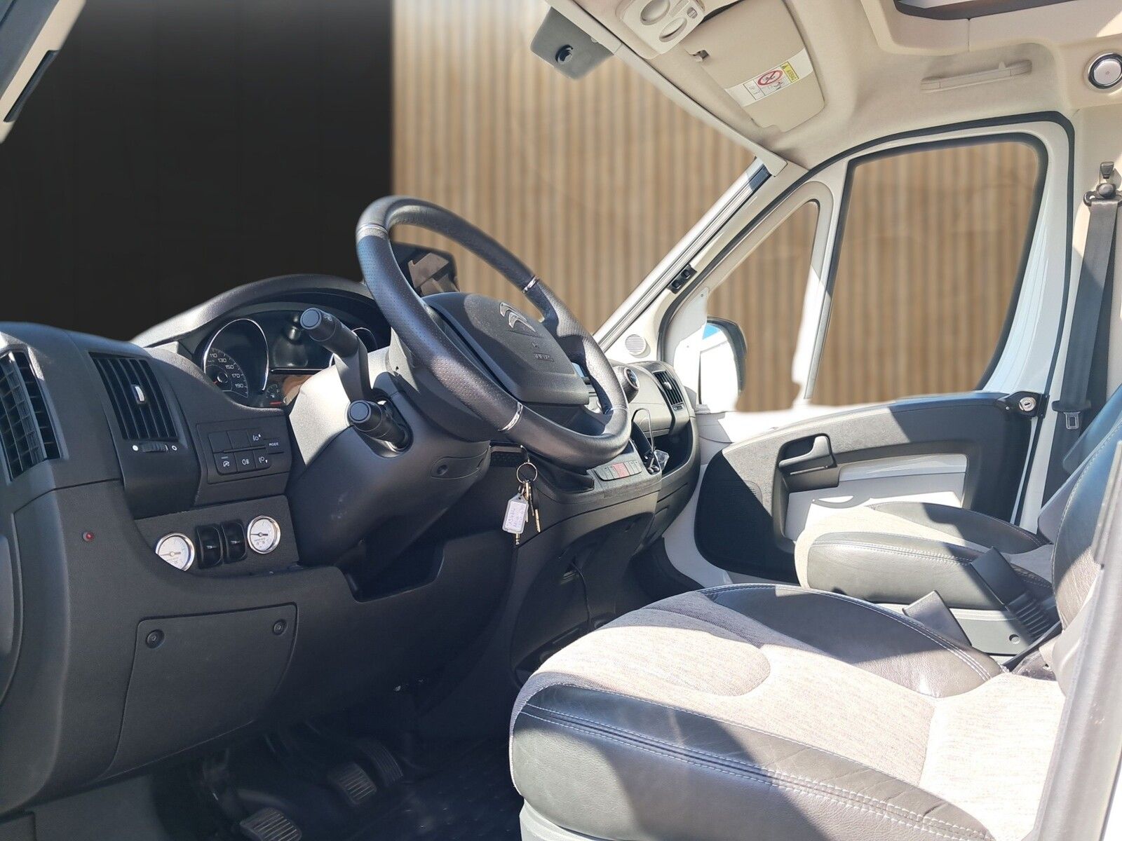 Fahrzeugabbildung Adria Coral Axess 670 DL