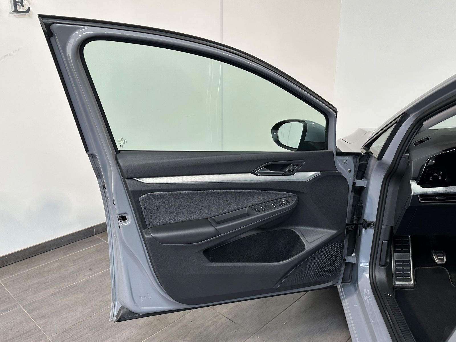 Fahrzeugabbildung Volkswagen Golf 1.5 TSI MOVE NAV+LED+GJR+ACC+SHZ+WIRELESS