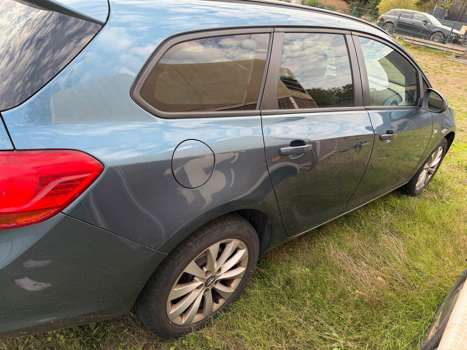 Opel Astra 2012 — двигун 131 HP (96kW)