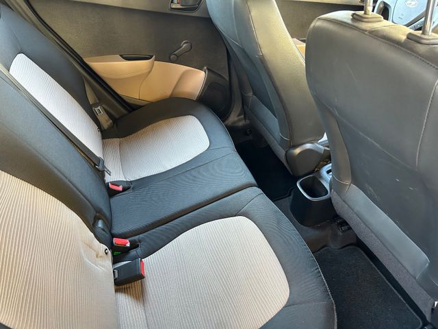 Fahrzeugabbildung Hyundai i10 +NaviZB+AllwetterRäder+Klima+Servo+USB