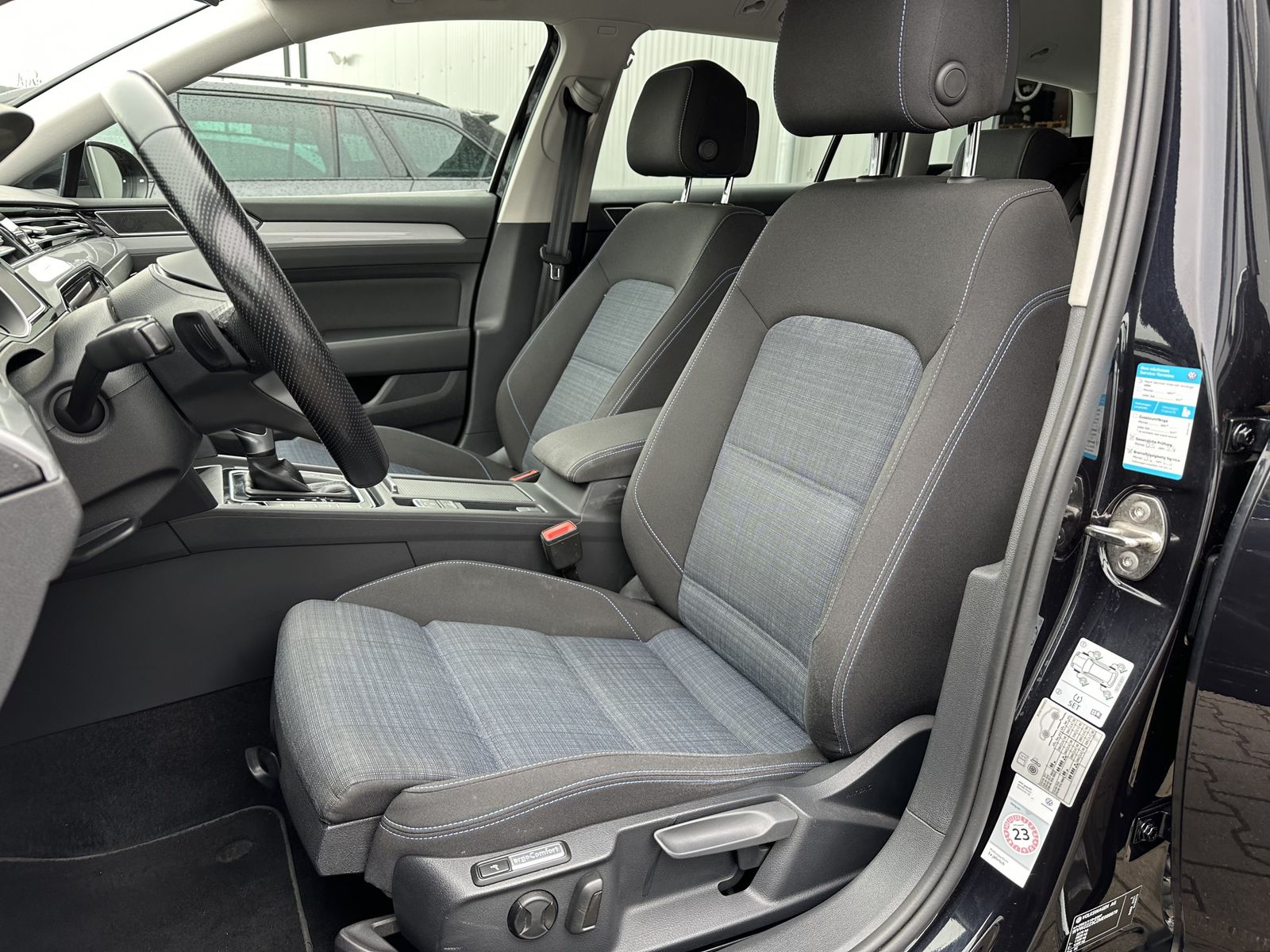 Fahrzeugabbildung Volkswagen Passat Variant 1.4 TSI GTE NAV+LED+AHK+360°+ACC