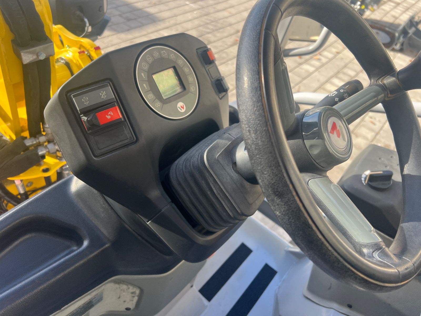 Fahrzeugabbildung Wacker WL 28 Klappdach , kurzes Hubgestell, Breitreifen