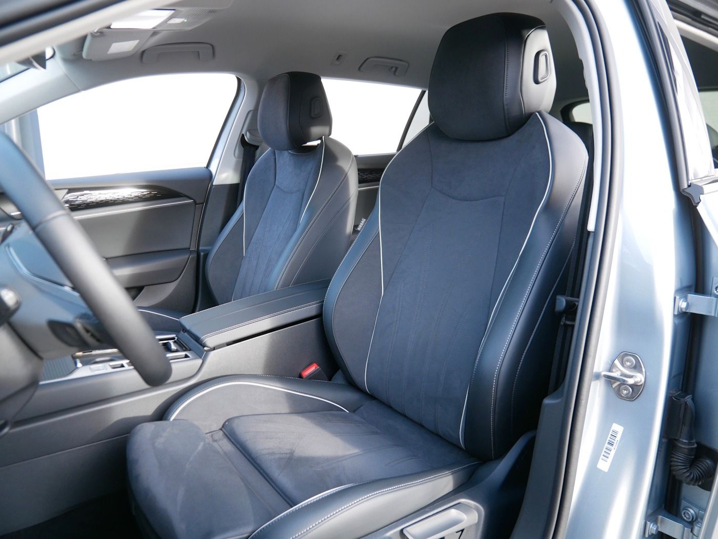 Fahrzeugabbildung Volkswagen Passat Variant 2.0 TDI Elegance NEU60T AHK Matri