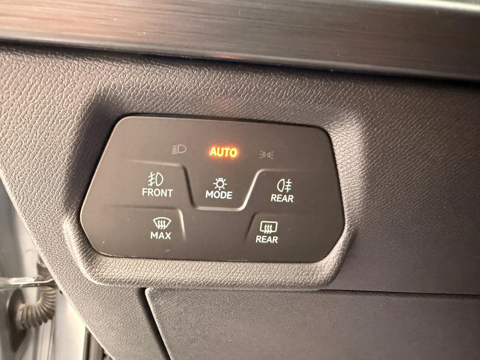 Fahrzeugabbildung CUPRA Leon Sportstourer VZ e-Hybrid/AHK/8.FACH BEREIFT