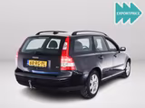 Volvo V50 2.4 Momentum | AHK - Volvo V50 Momentum mit Benzin-Antrieb
