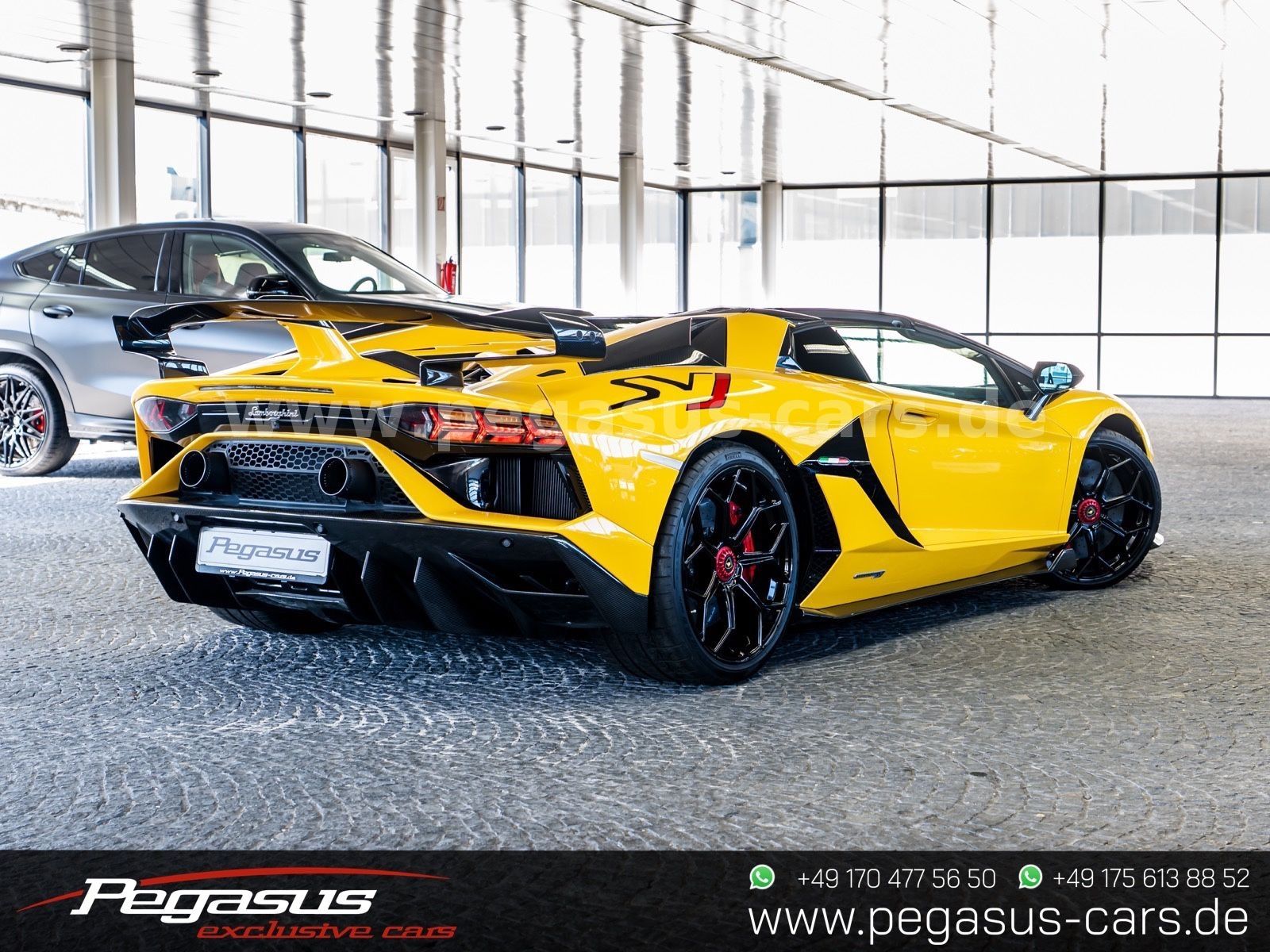 LAMBORGHINI Aventador - 16