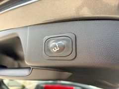 Fahrzeugabbildung Ford Focus Turnier ST - LED*HUD*19"LM*Pano*Kamera*B&O