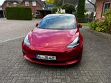 Tesla Model 3 Long Range rot in Top Zustand - Tesla Model 3 in Hamburg