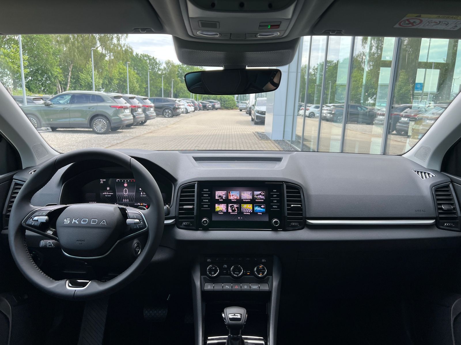 Fahrzeugabbildung SKODA Karoq Balance 1.5 TSI *AHK, ACC, Rückfahrkamera,