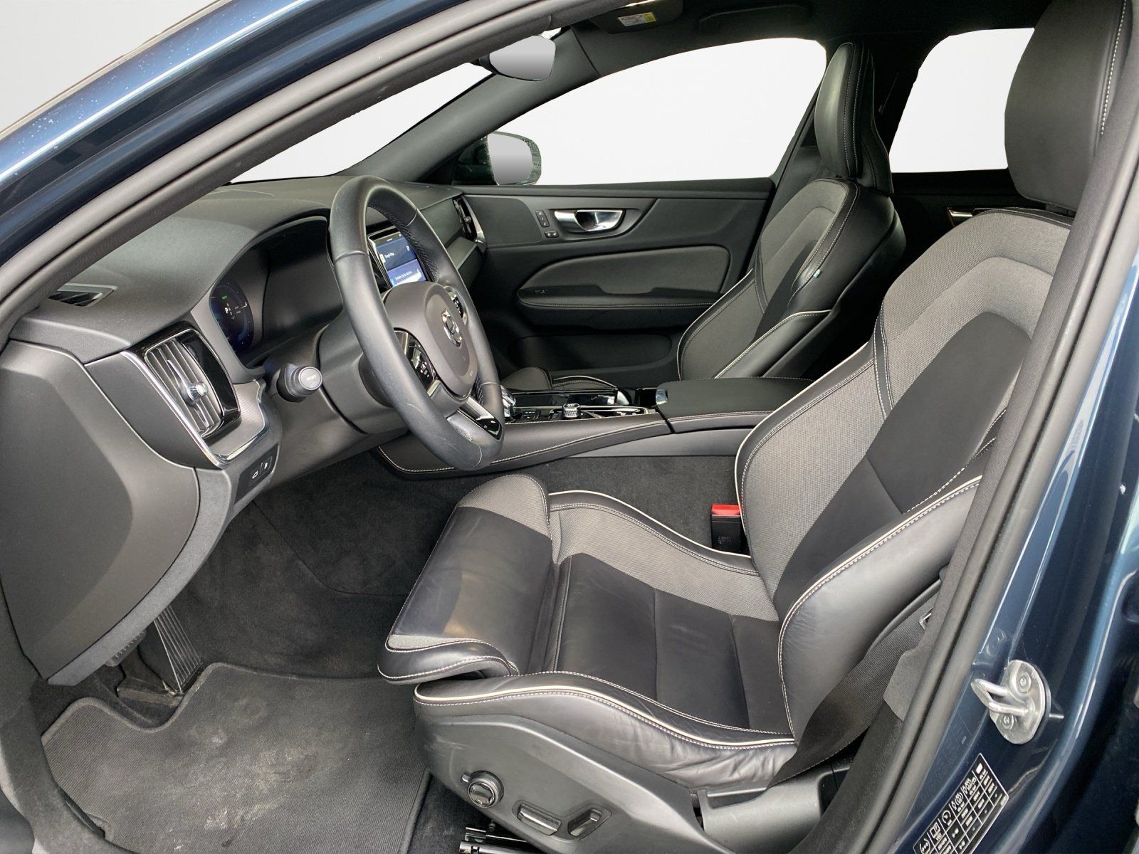 Volvo V60 T8 Plus Dark AWD*AHK*4xSHZ*WiPa*360°* foto 7