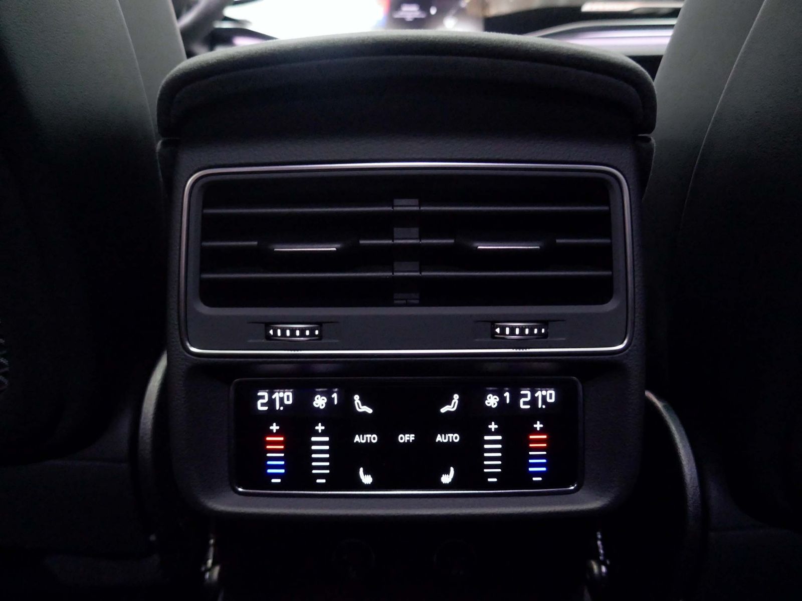 Fahrzeugabbildung Audi RS Q8 quattro 4.0 V8 441 kW | LED RFK AHK Navi