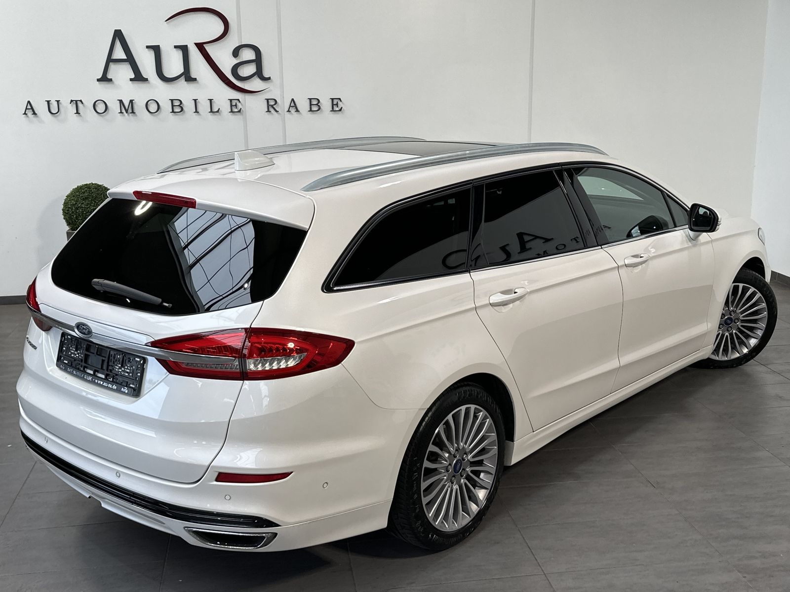 Fahrzeugabbildung Ford Mondeo Turnier 2.0 EB Aut. Titanium NAV+LED+PANO