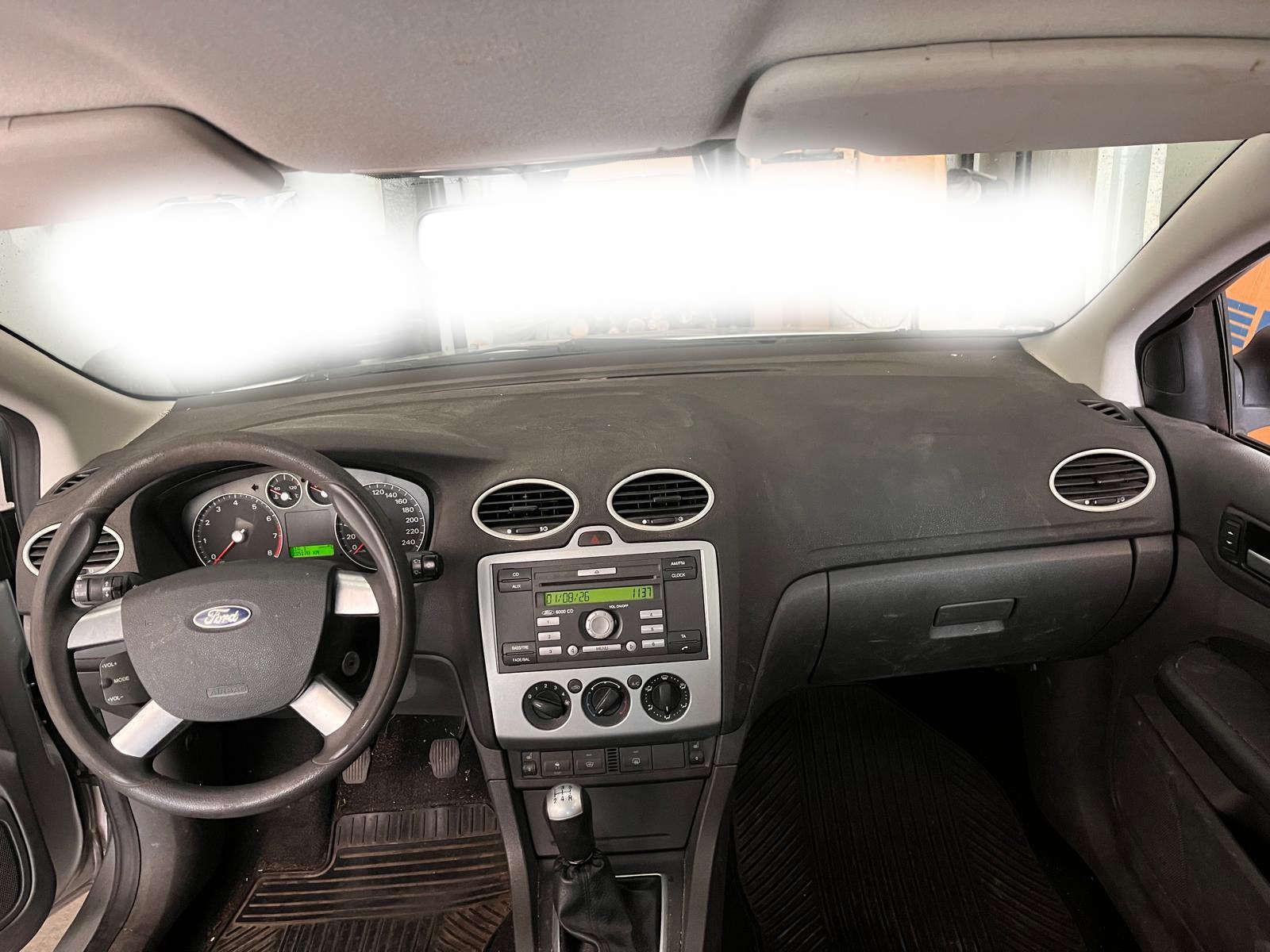 Ford Focus 2007 — engine 1.596 cm³, 116 HP (85kW)