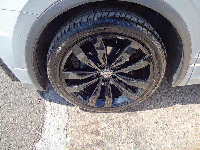 Fahrzeugabbildung Volkswagen Tiguan/R-Line/BlackStyle/Pano/2.Hd/Navi/20Zoll/