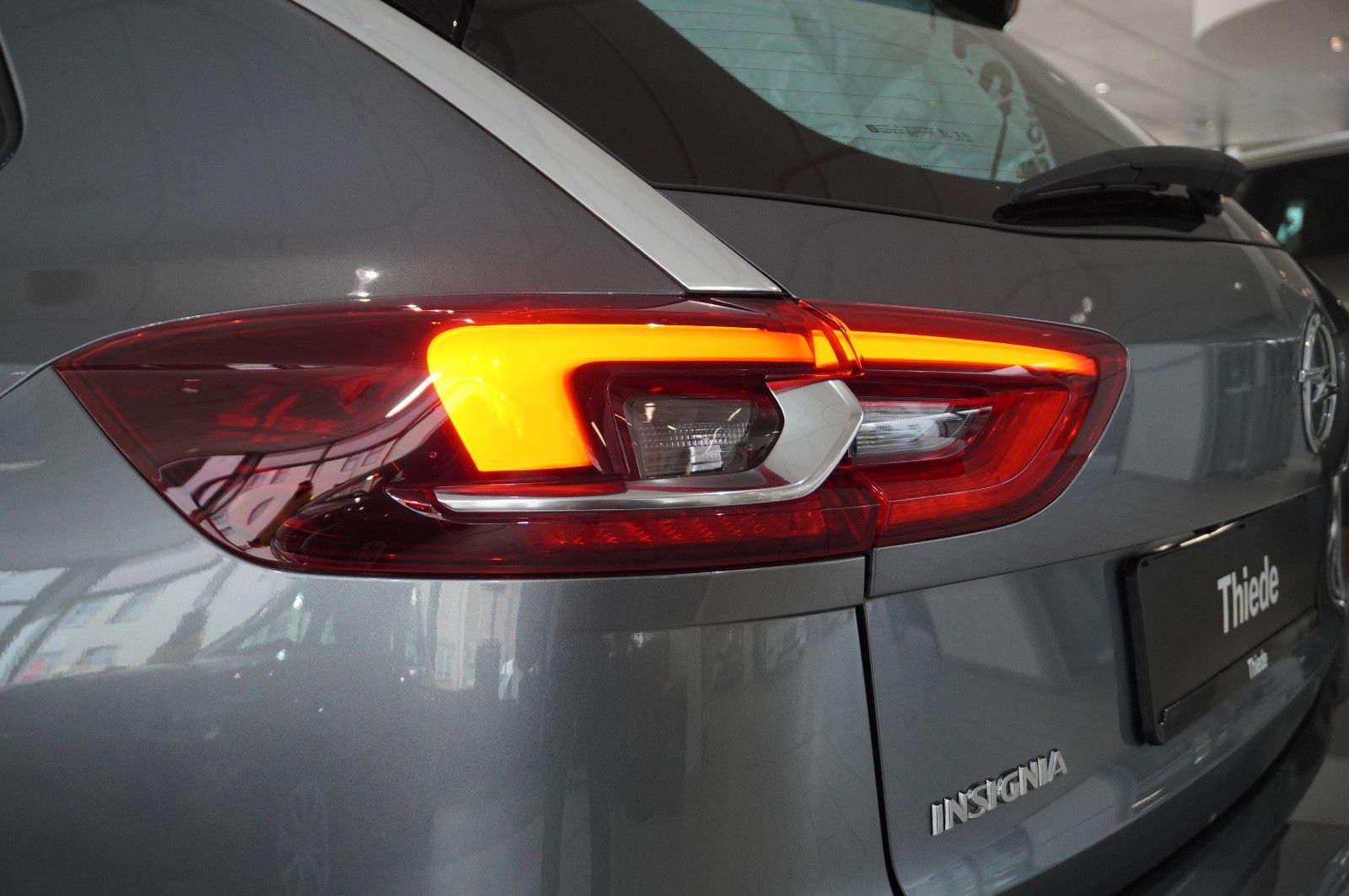 Fahrzeugabbildung Opel Insignia B ST 2.0D ELEGANCE NAVI/SH/KAMERA/SPORT