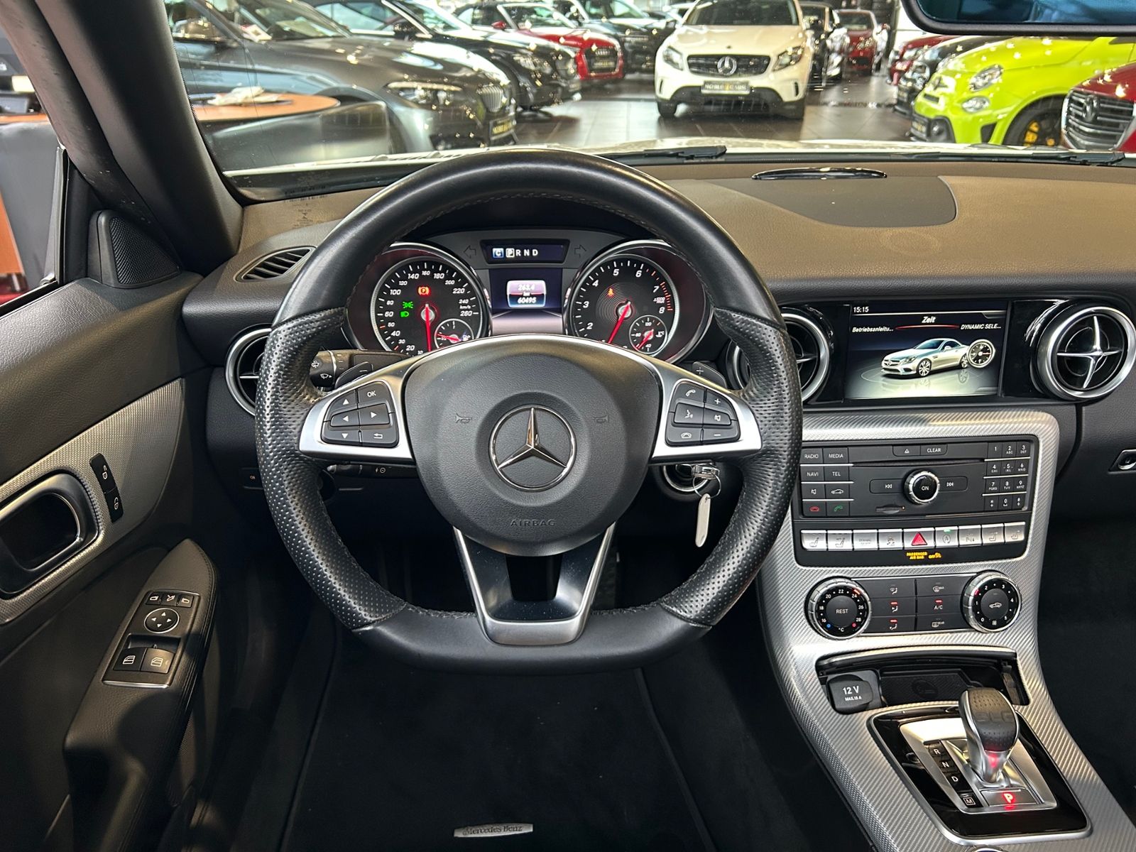 Fahrzeugabbildung Mercedes-Benz SLC 200 9G-Tronic AIRSCARF SHZ PANO NAVI