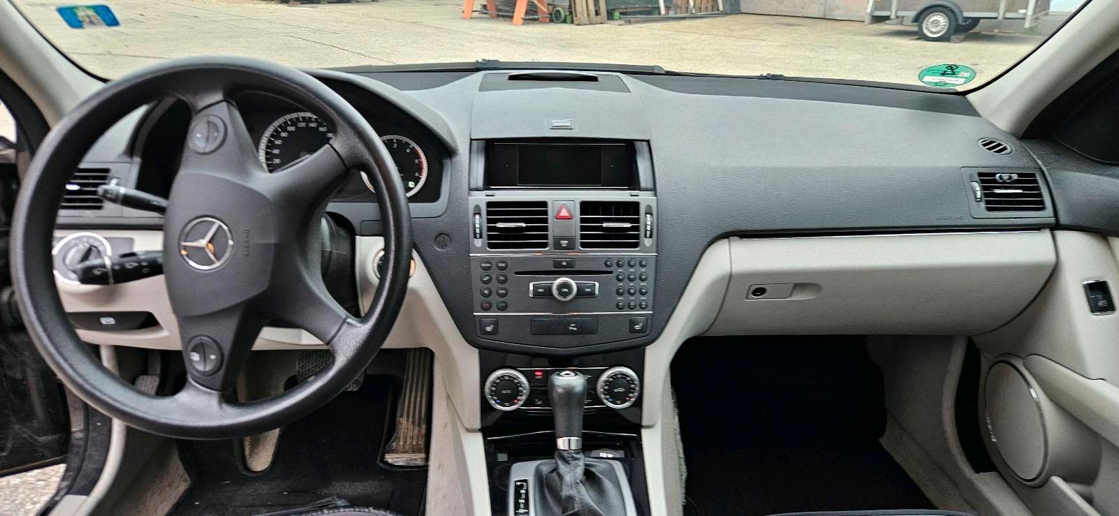 Mercedes-Benz C220 2010 — photo 7