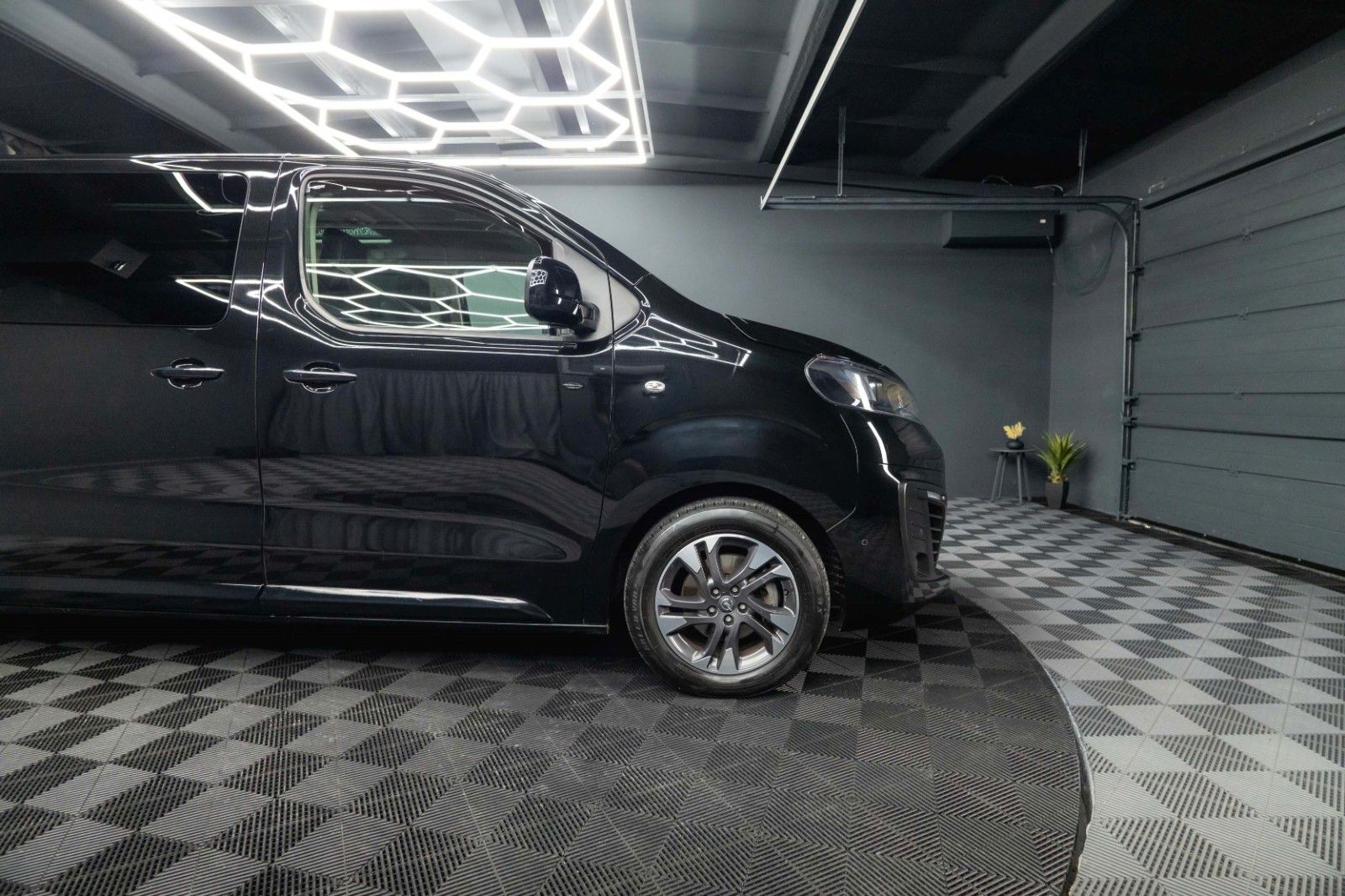 Fahrzeugabbildung Opel Zafira Life Innovation L3 Black Edition *Pano*