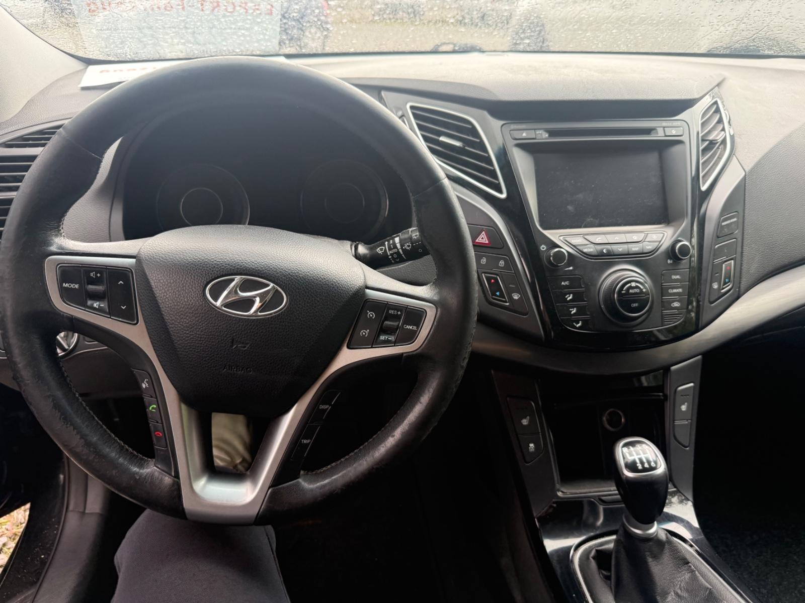 Hyundai i40 2011 — engine 1.999 cm³, 177 HP (130kW)