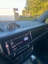 Porsche Macan - - mit Original Garantie von Porsche - Porsche in Lübeck