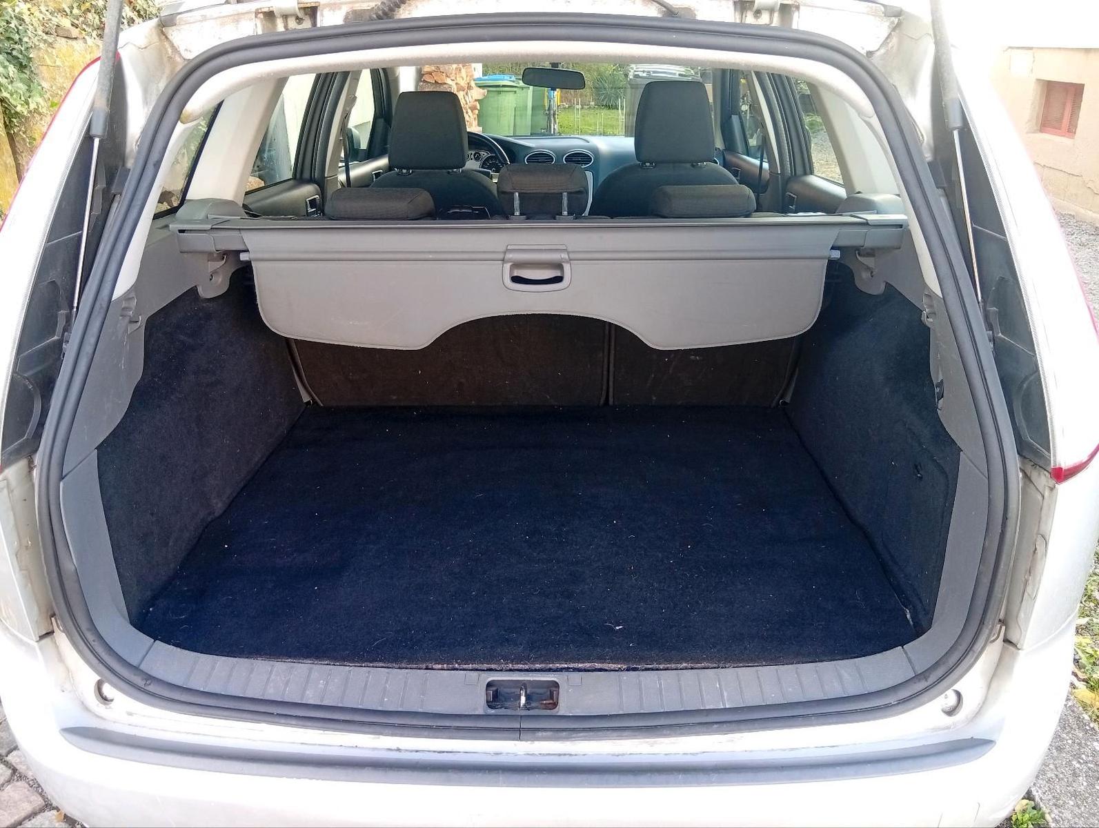 Ford Focus 2010 — photo 12