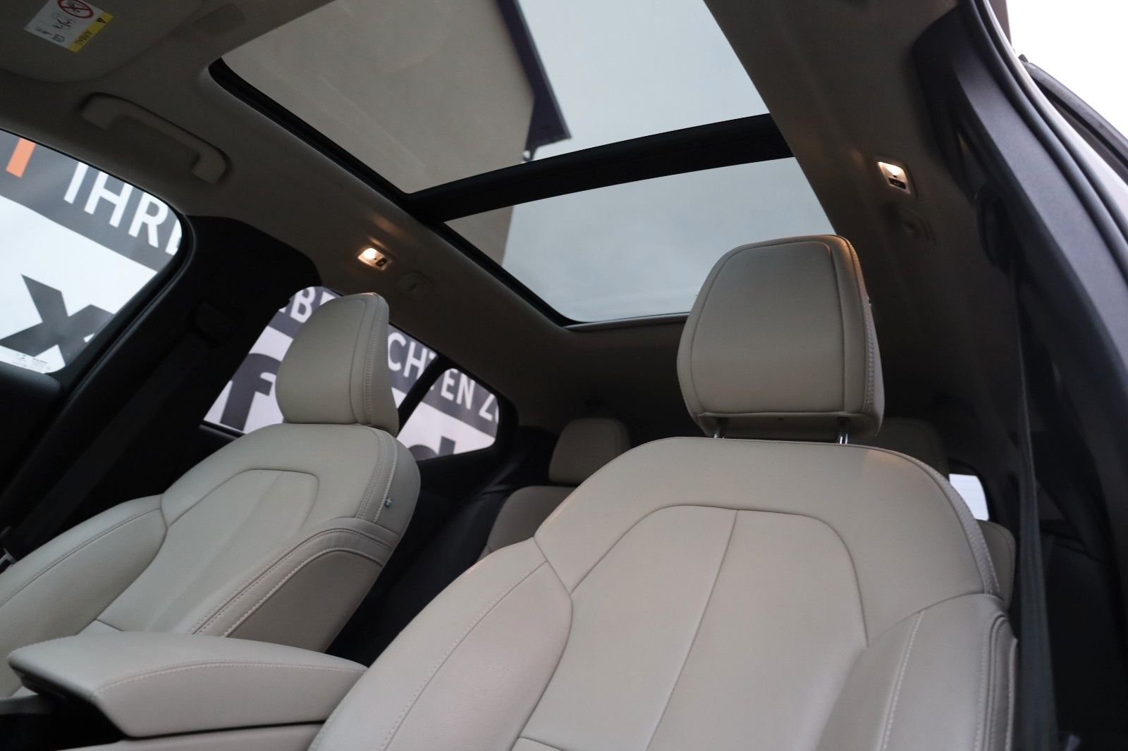 Fahrzeugabbildung Volvo XC40 T5 Inscription Leder,Navi,Kamera,Panora,AHK