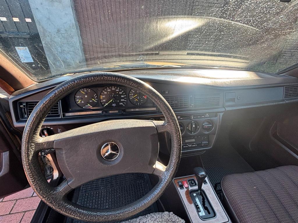 Mercedes-Benz 190