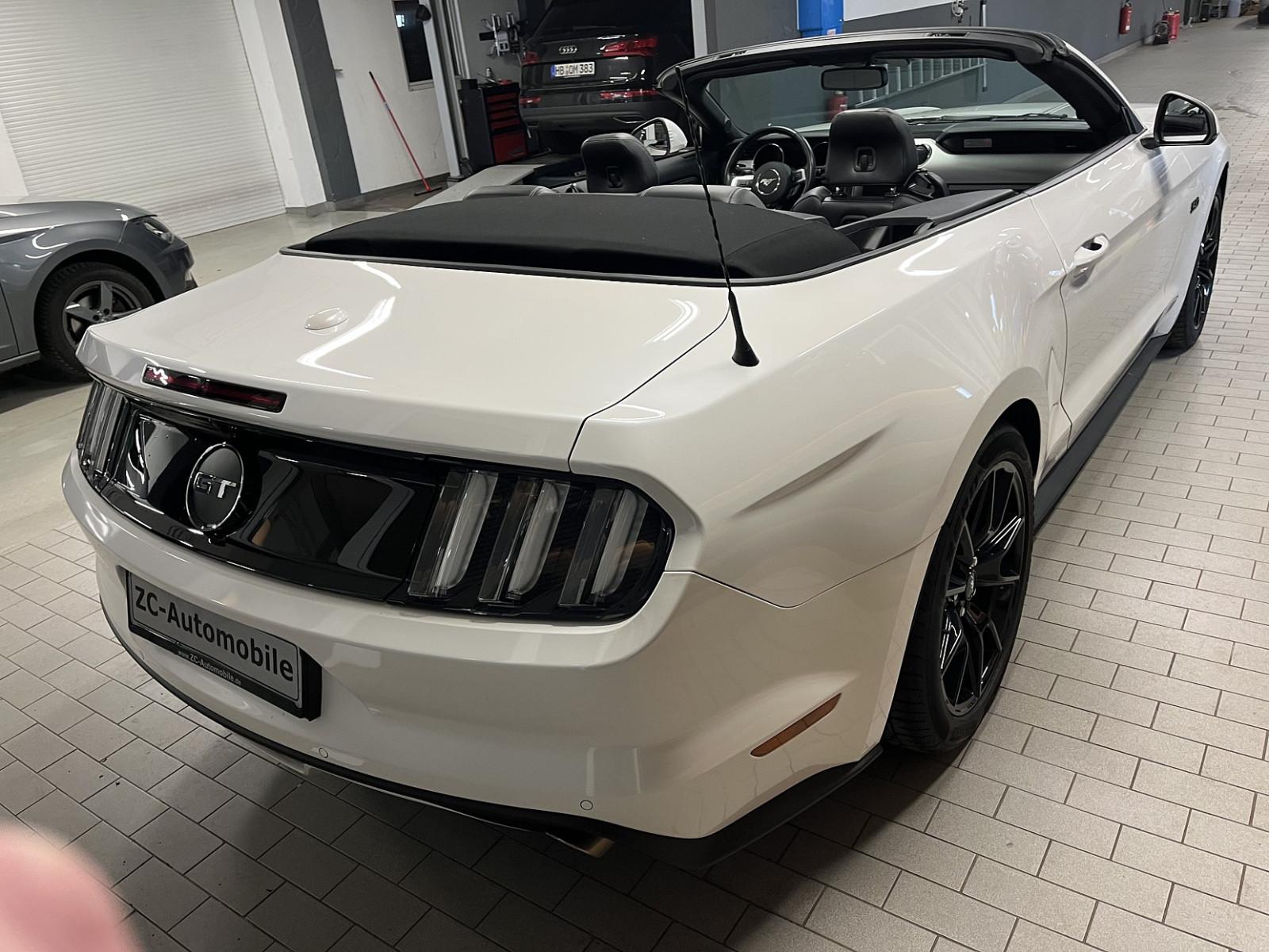 Ford Mustang GT Convertible - 13.200 Km