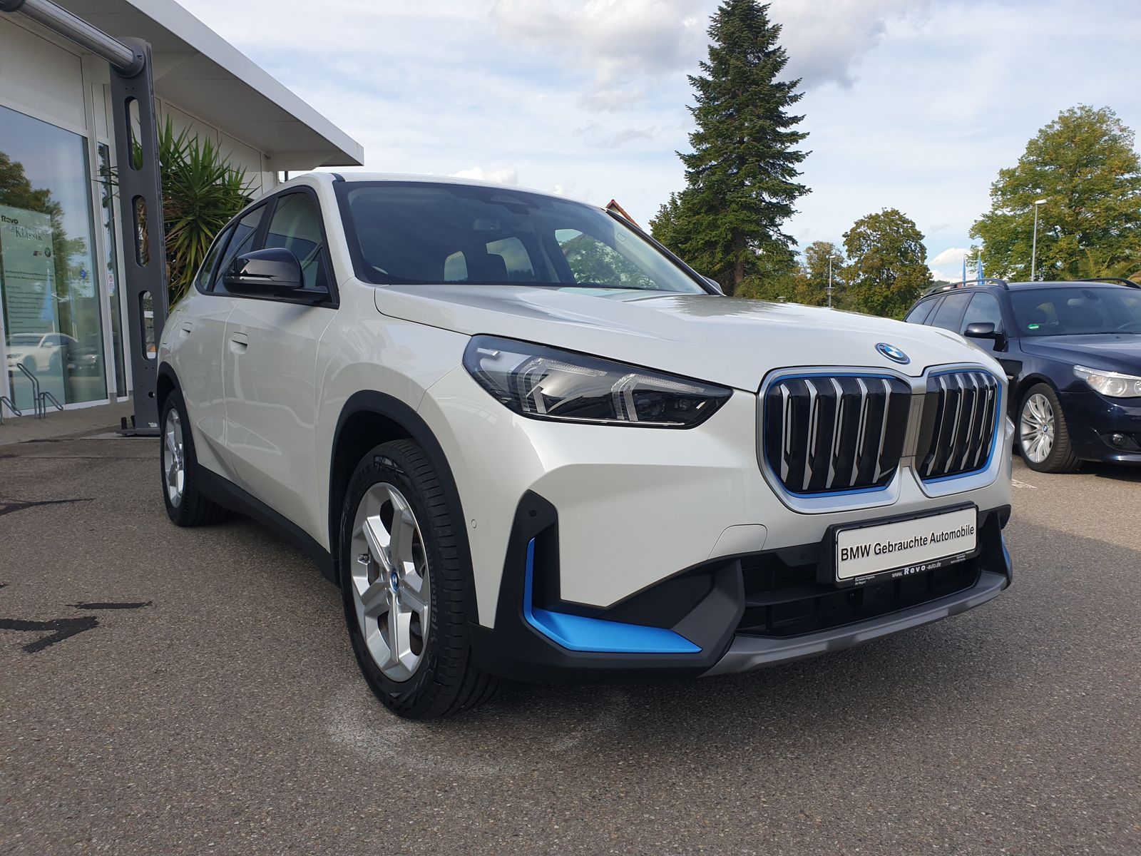 BMW iX1 xDrive30 AHK DriveAssPlus LED SHZ DAB Shz foto 5